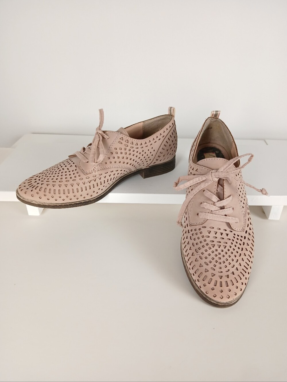 Sugar Women's 8 Low Heel Lace Up Blush Pink Cutout Dress Shoes Fabric Insole